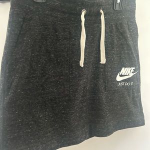 Women’s NIKE skirt!